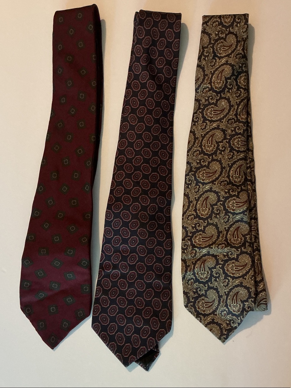 Three-Piece Men's Burgundy Tie Set with Patterned Designs